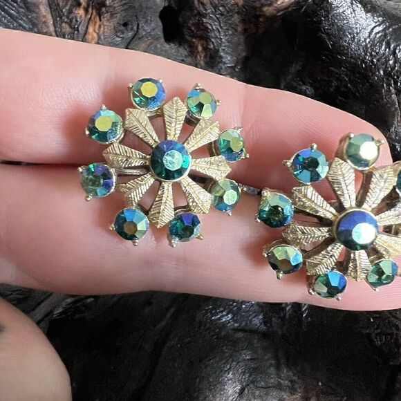 Vintage Coro Screw Back Earrings Peacock Feather Blue Green AB Aurora Borealis - Picture 7 of 11